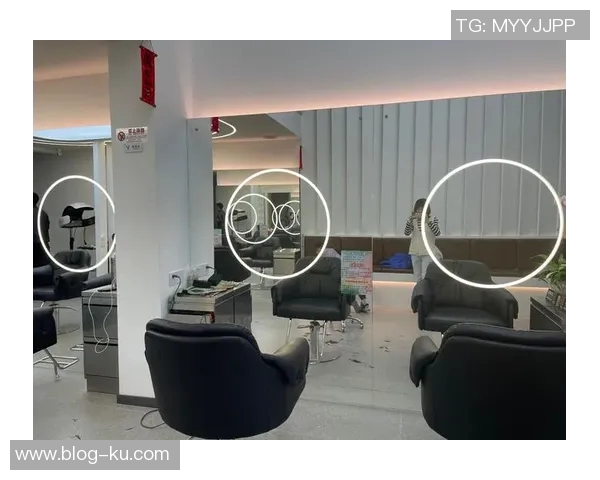 理发师宣岳鑫加盟上海海港前特意剪发展现新形象