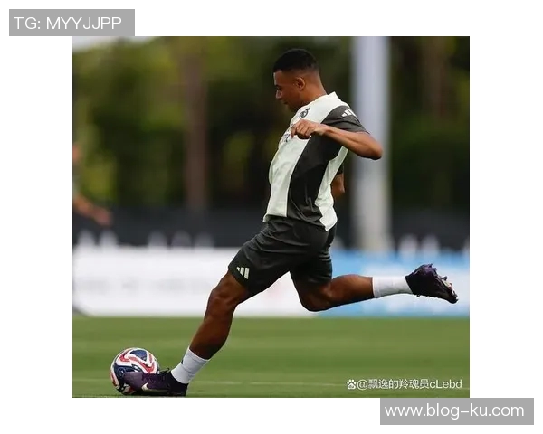 裁判专家分析姆巴佩进球争议手部触球应判无效