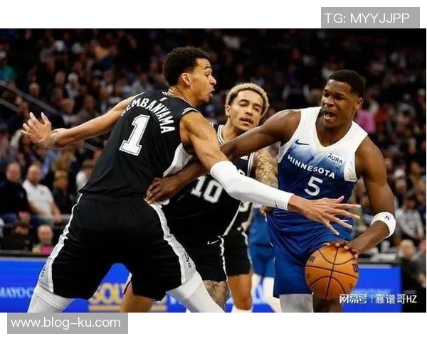 爱德华兹作为球队核心在关键时刻应勇于承担责任不可消失